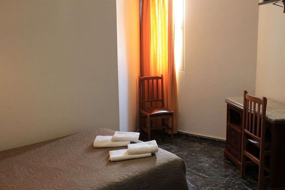 Hostal Conchita Legazpi Madrid Exterior foto