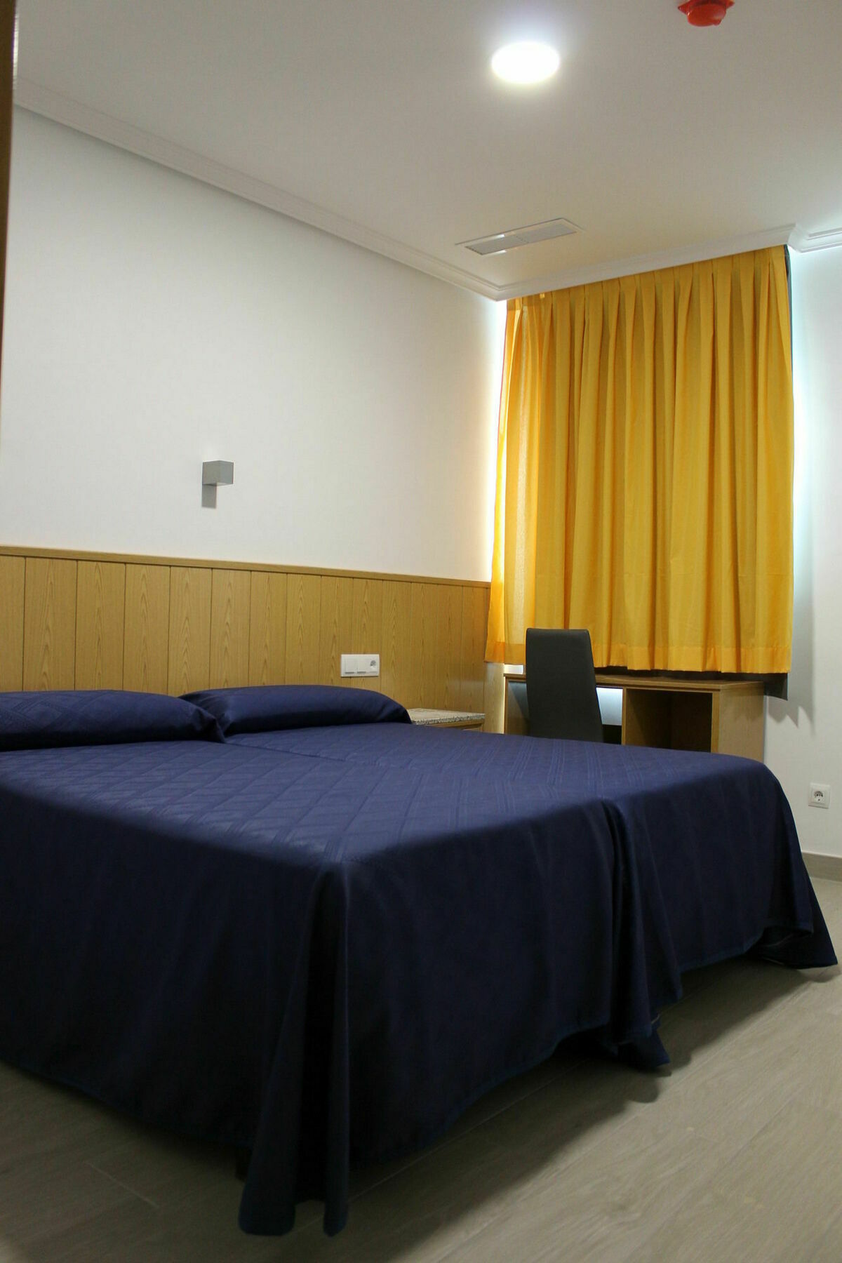 Hostal Conchita Legazpi Madrid Exterior foto